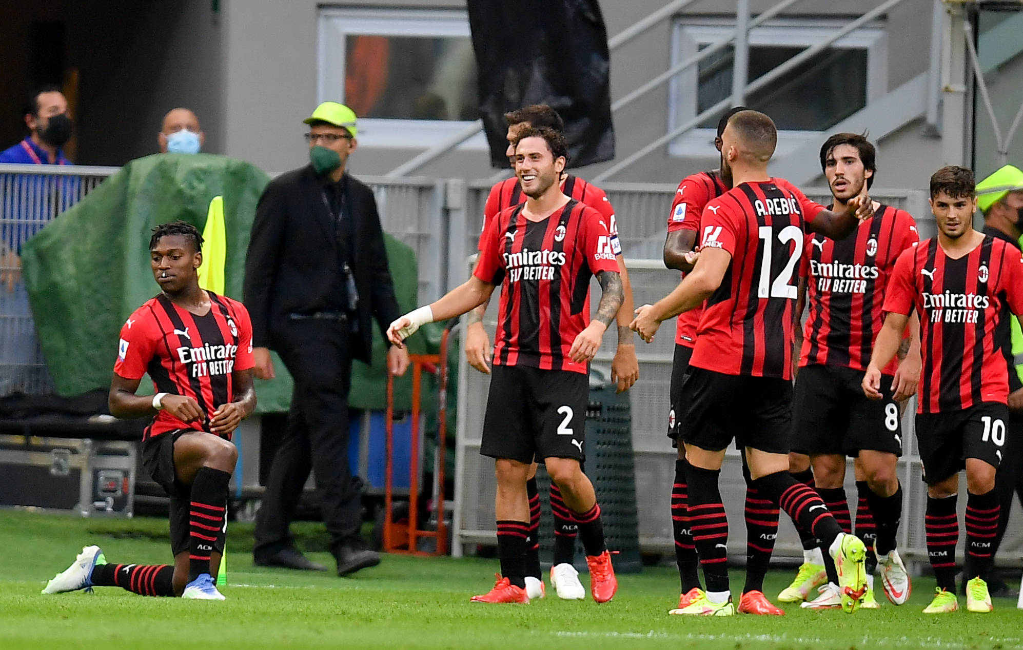 篮球NBA公布球衣销量榜，新晋巨星登顶（NBA最新球衣销量榜出炉，新星荣登榜首）