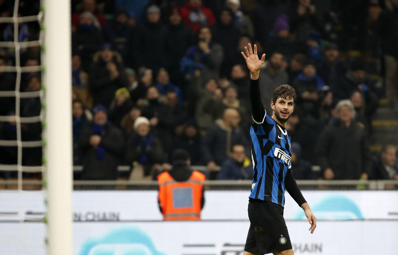 斯卡洛尼戴白手套递交世界杯，因凡蒂诺为仪式错误公开道歉（斯卡洛尼戴白手套交接大力神杯，因凡蒂诺就仪式失误公开致歉）