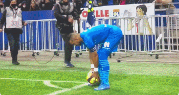 世体：罗克未能赢得解放者杯，巴萨错失协议中100万欧的奖金（世界体育报：罗克无缘解放者杯冠军，巴萨因此错过协议里100万欧奖金）