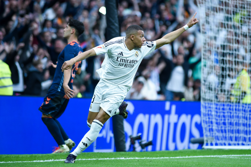 门将关键扑救锁定胜局（门将神勇一扑定胜负）