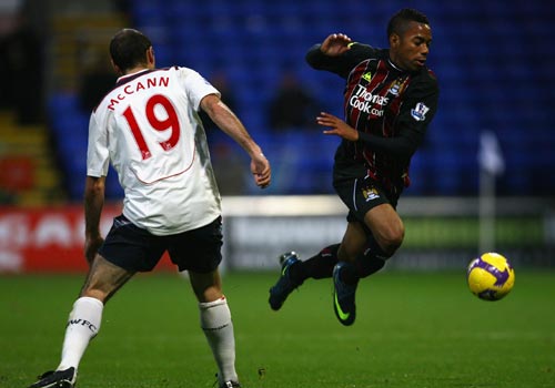 球队战术调整有效限制对手发挥（战术调整奏效，成功压制对手表现）