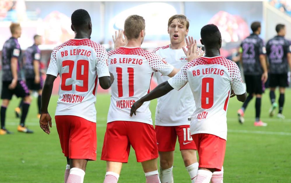 11助攻0失误！詹姆斯本赛季第二次助攻上双且失误不超1次（詹姆斯11助攻零失误，本季第二次助攻上双且失误不超过1次）