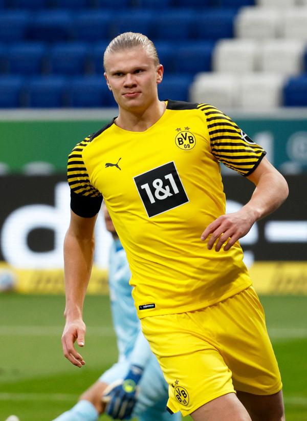 卡马乔：维尼修斯国家德比被换下有情绪正常，5分钟就没事了（卡马乔：维尼修斯在国家德比被换下情绪波动属正常，五分钟就平复了）