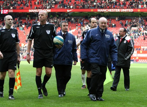 葡体中场西蒙斯：拜仁是支非常强大的球队，我们可以昂首离开（葡萄牙体育中场西蒙斯：拜仁实力强劲，我们可昂首离场）