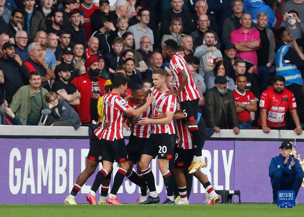 骑行爱好者穿骑行服唱说唱拍MV，运动体验别样精彩（骑行爱好者身着骑行服唱Rap拍MV，解锁别样运动乐趣）