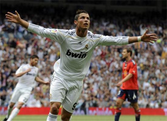 连续3场未首发，萨拉赫赛后发表激烈言论称被当成替罪羊，英媒曝利物浦选择支持斯洛特（三连场未首发，萨拉赫赛后怒言遭当替罪羊，英媒称利物浦力挺斯洛特）