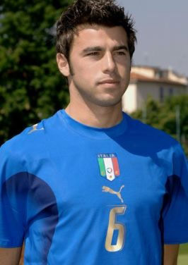 帕奎塔被警告但避免因异议而被延长禁赛——球场风波背后的故事（因异议遭警告，帕奎塔仍免追加禁赛：球场争议始末）