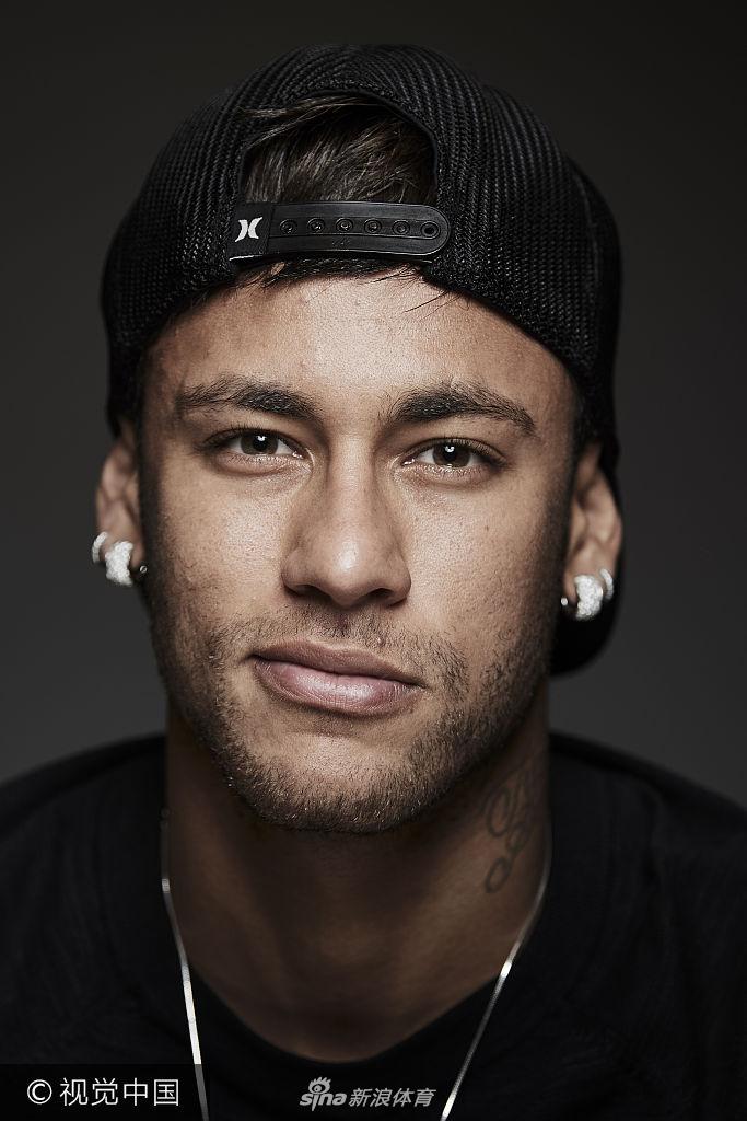 TA：巴萨上下都对梅西夜访诺坎普感到意外，他们无人参与此事（巴萨对梅西深夜现身诺坎普颇感意外，俱乐部未参与其中）