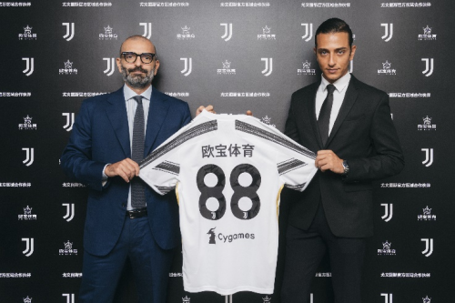 兰杜奇：上半场我们没拉开阵型宽度，踢得有点像一群小鸡（兰杜奇：上半场缺乏阵型宽度，我们踢得像一群小鸡乱窜）