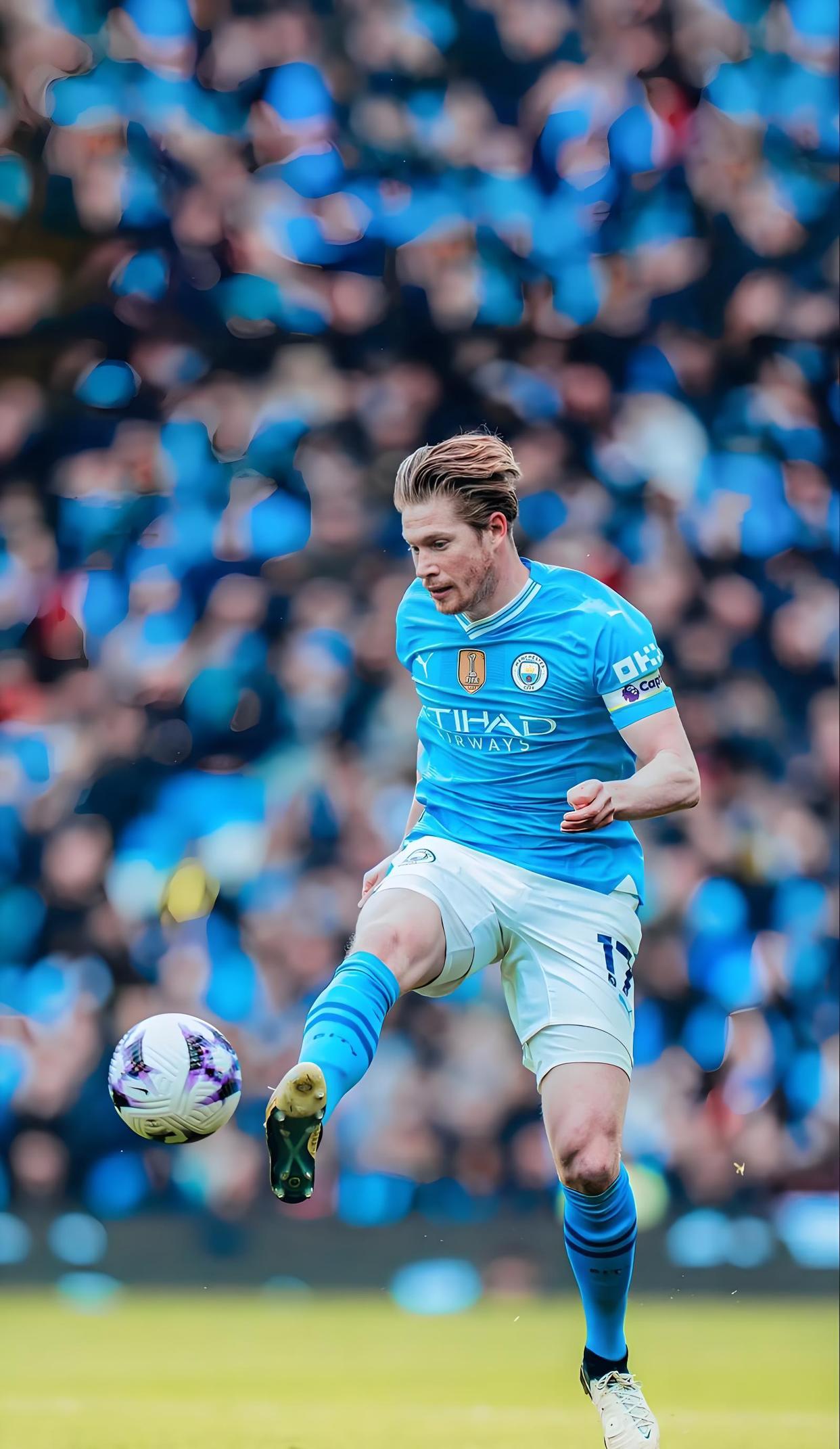 法尔克：凯恩与拜仁愿意续约至2028年，他愿意世界杯后再谈（法尔克：凯恩与拜仁有意将合同续至2028年，谈判将于世界杯后进行）