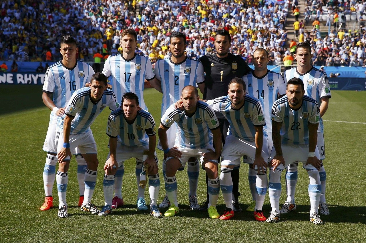 世欧预半场：达姆斯高世界波破僵，丹麦暂1-0白俄罗斯（世预赛欧区半场：达姆斯高轰世界波首开纪录，丹麦暂1-0领先白俄罗斯）