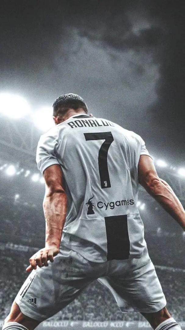 自意甲首秀以来代表同一球队参与超过100球，莱奥是同期第4人（莱奥自意甲首秀至今为同队参与破百球，位列同期第4）