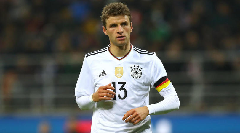 球迷比赛期间骂尤文踢得太烂，斯帕莱蒂回击：你们想怎样？（球迷观赛怒斥尤文表现糟糕，斯帕莱蒂反问：你们还想怎样？）